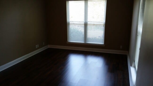 Building Photo - 409 Rachels Ct W