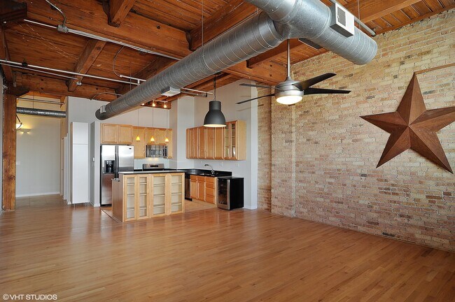 Building Photo - 1017 W Washington Blvd