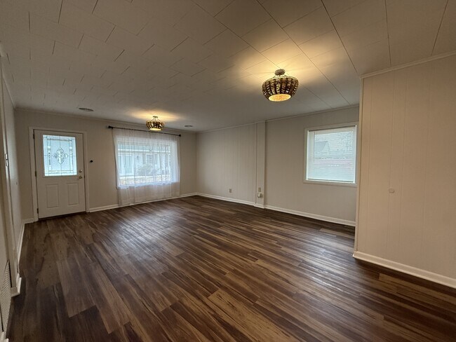 Foto del edificio - 211 E Park St