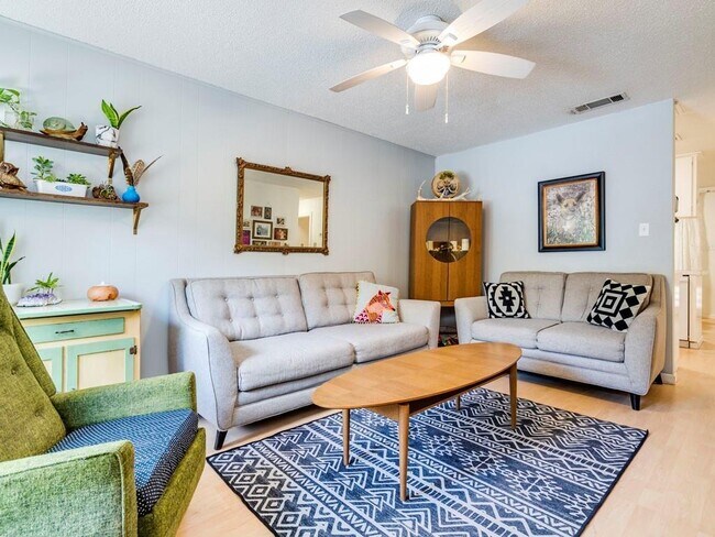 Foto del edificio - 1607 Valleyridge Dr