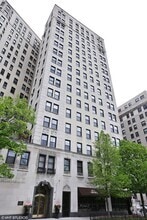 Building Photo - 2000 N Lincoln Park W