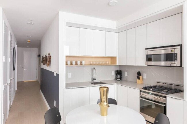 Foto del edificio - 3 bedroom in NEW YORK NY 10038