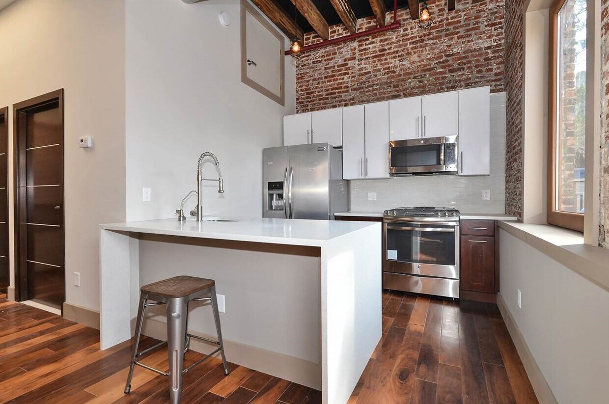 Custom European kitchens, stainless steel appliances, and quartz waterfall countertops. - 621 14th St