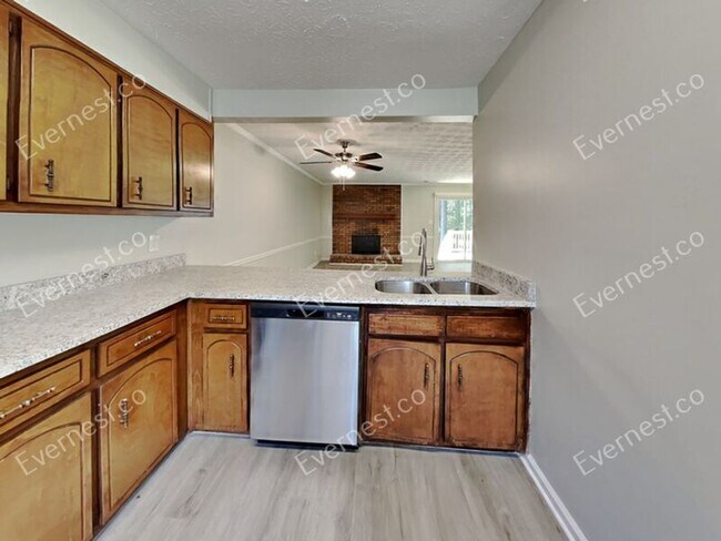 Building Photo - 102 Palisades Pointe