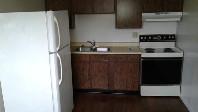 Building Photo - 5512 Trenton Ct