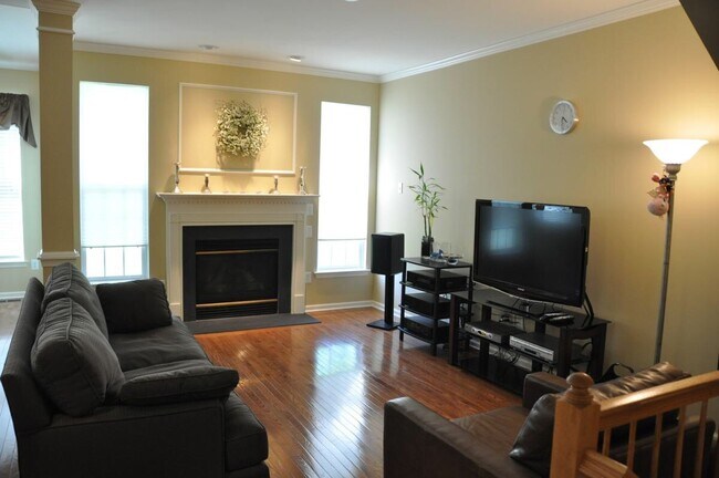 Building Photo - 743 McCardle Dr
