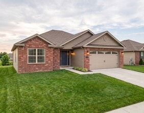 Building Photo - 416 E Meadow Wood Ln
