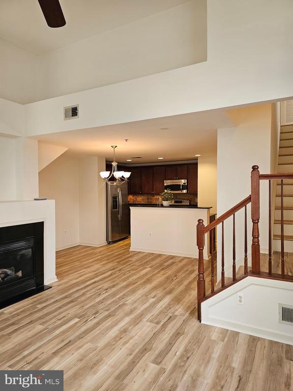 Building Photo - 922 Pine Forest Ln