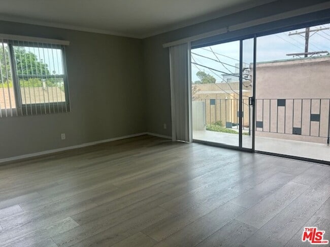Building Photo - 1412 Barry Ave