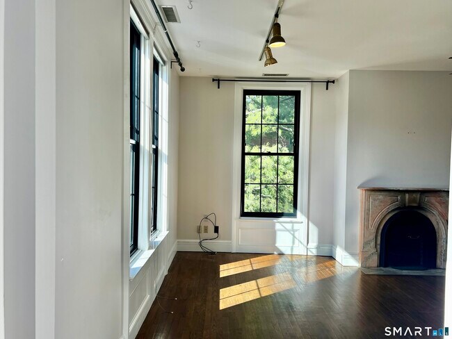 Foto del edificio - 34-36 Charter Oak Pl