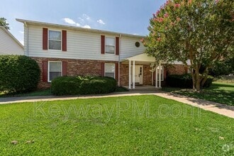 Building Photo - 1030 Carriage Dr