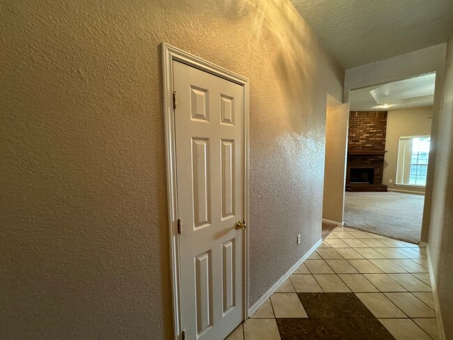 Building Photo - 4201 Lost Oak Dr