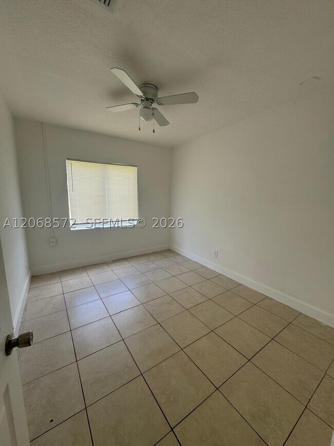 Foto del edificio - 4130 SW 25th St