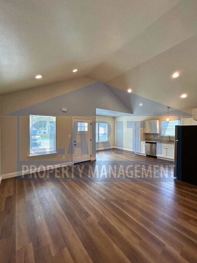 Building Photo - Newly constructed home!
