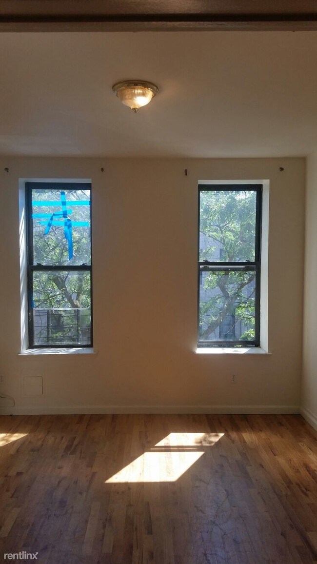 Foto del edificio - 555 Seneca Ave