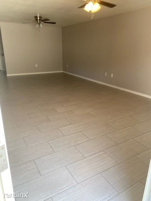Building Photo - 2 br, 1.5 bath Townhome - 3153 Avenue H
