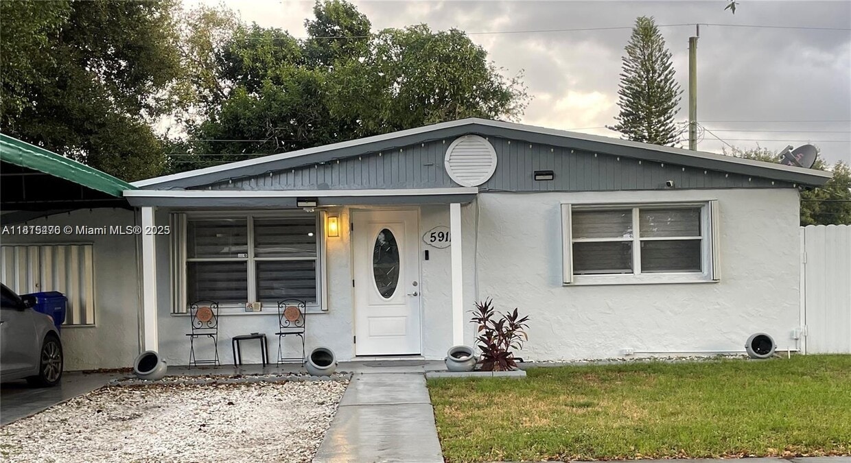 Primary Photo - 5911 Hope St