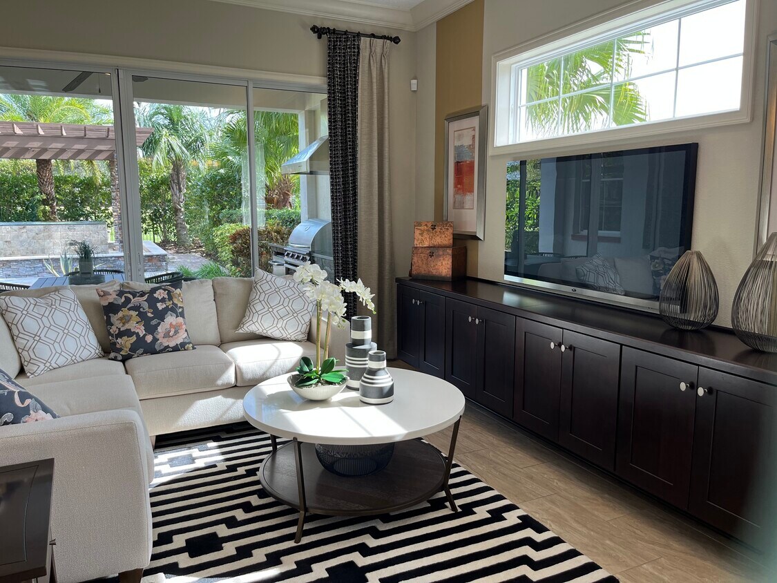 Foto principal - 2571 Yellow Brick Rd