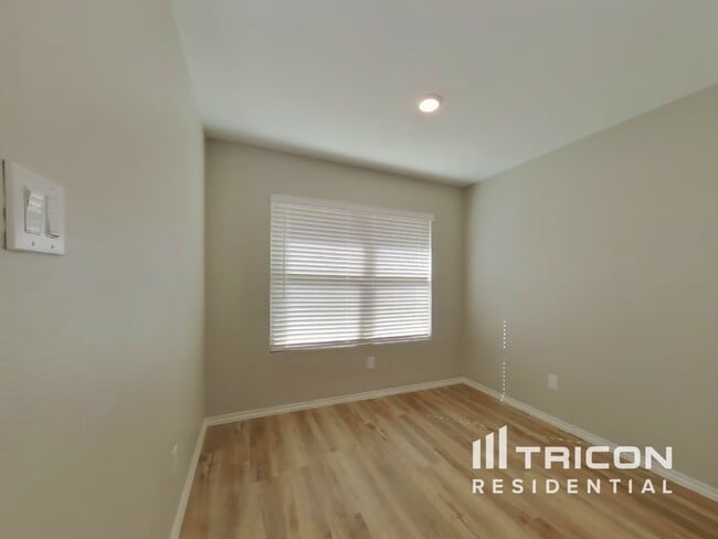 Foto del edificio - 17588 Rosewood Manor Ln