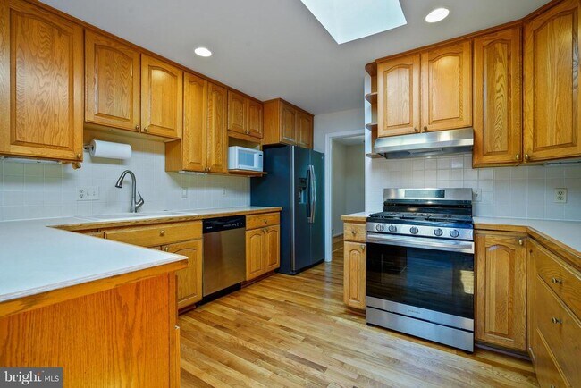 Foto del edificio - 7617 Hayfield Rd