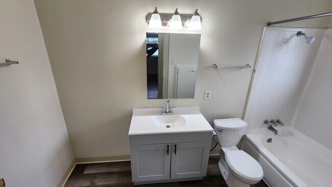 Foto del edificio - 4061 Park Center Ln