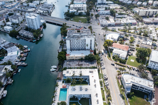 Aerial Photo - Knightsbridge Condominium