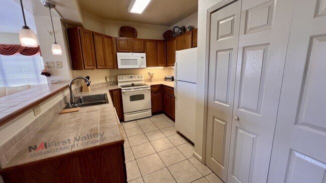 Foto del edificio - 1 Bed/1 Bath Upstairs Executive **Move In ...