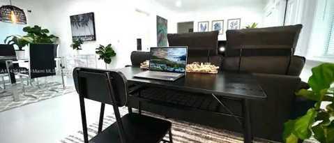 Foto del edificio - 867 NW 4th Ave