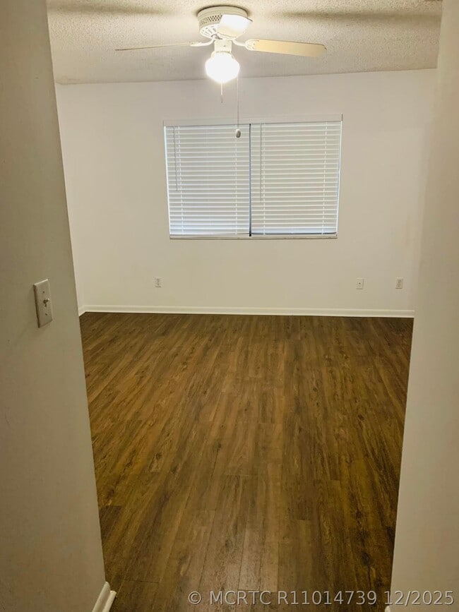 Building Photo - 13 Farnworth Dr