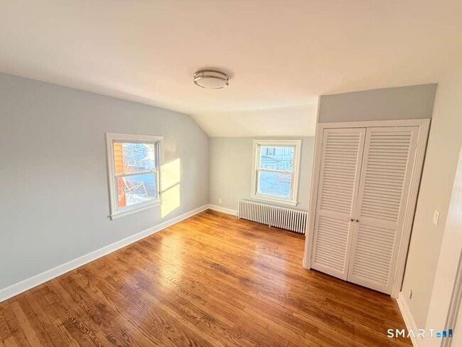 Building Photo - 160 Oakland Pl