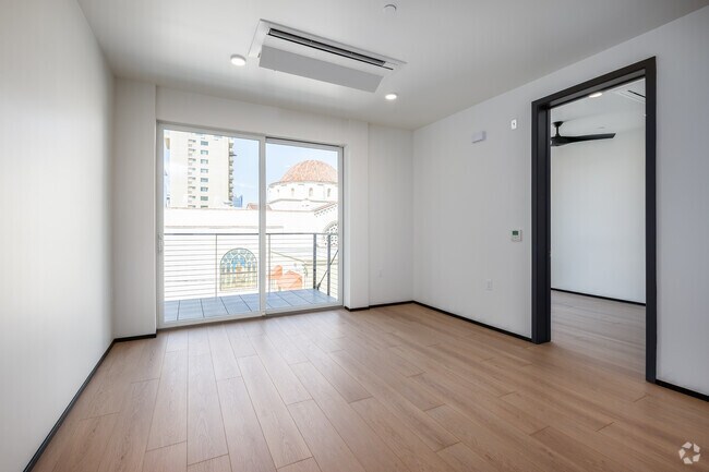 2 habitaciones, 2 baños - 1061 pies cuadrados - Sala de estar - Cypress Apartments