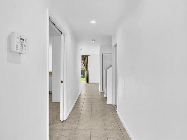 Building Photo - 9920 NW 19th Pl