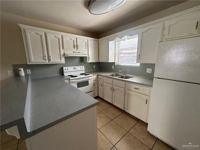 Building Photo - 14 Hibiscus Ave