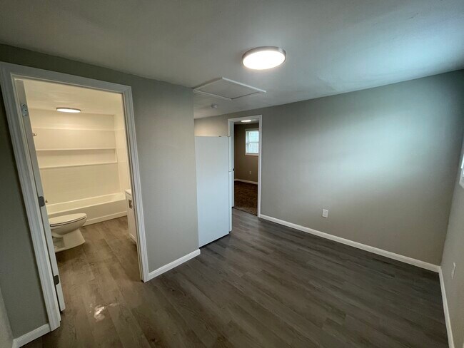 Building Photo - 706 S Forest St