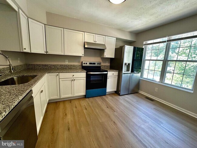 Foto del edificio - 404 Cabin Ct
