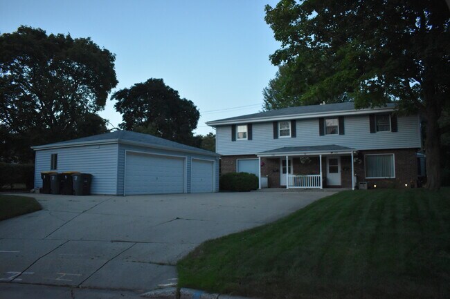Building Photo - 1954 River Park Ct