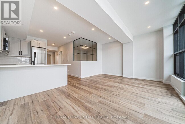 Building Photo - 555 Sanatorium Rd