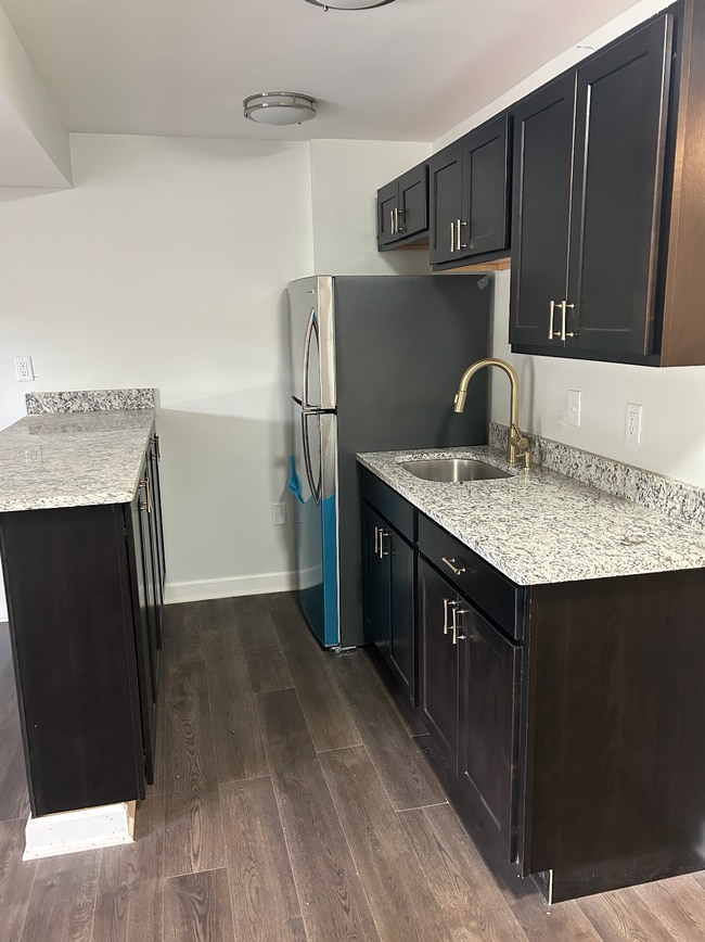 Kitchen - 510 Carousel Ct