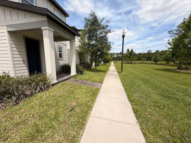 Foto del edificio - "Spacious 3-Bedroom Retreat in Winter Garden - 5520 Sq Ft of Comfort!"