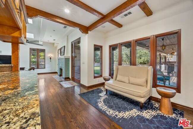 Foto del edificio - 12205 Viewcrest Rd