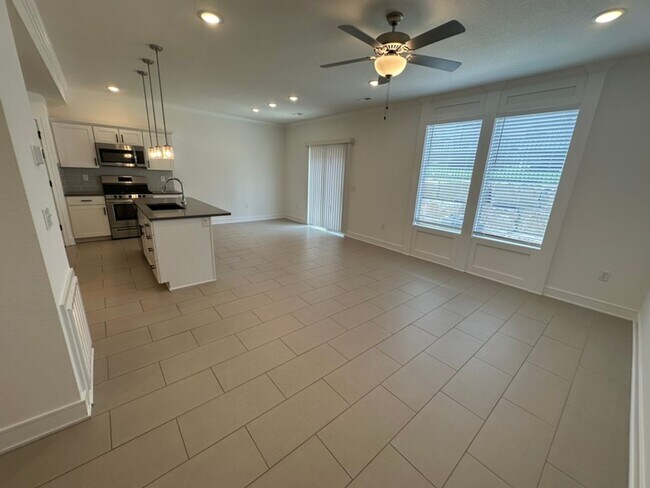 Foto del edificio - Luxurious Spacious 3 Bedroom, 2.5 Bath in ...
