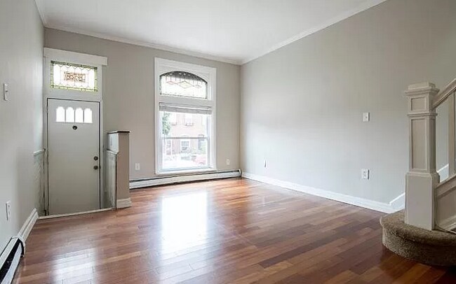 Building Photo - 529 S Kenwood Ave