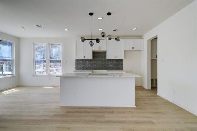 Foto del edificio - 1273 W Tidwell Rd
