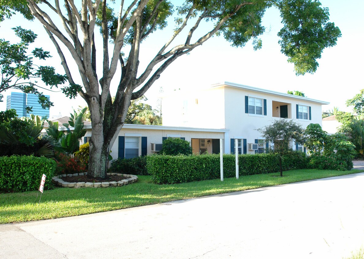 Primary Photo - Villa Nova