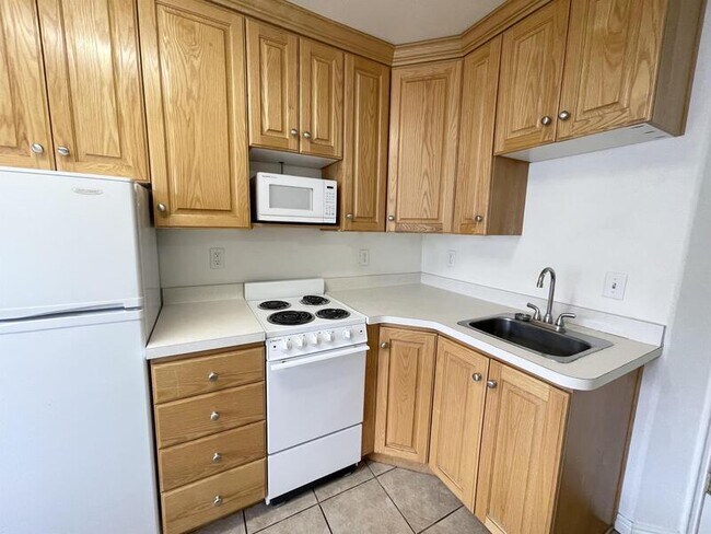 Foto del edificio - 1675 S State St