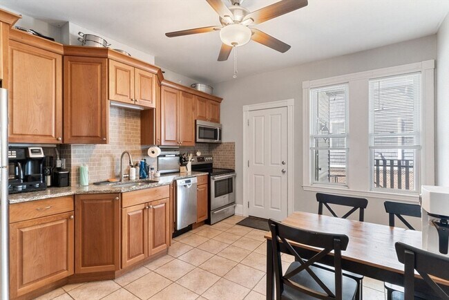 Foto del edificio - 642 E 8th St