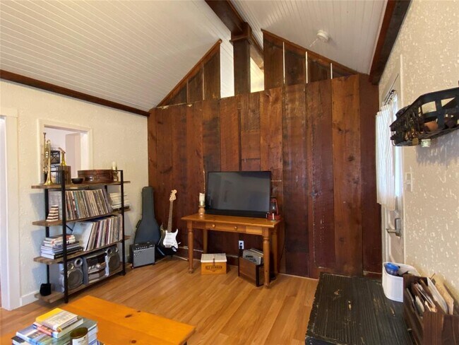 Foto del edificio - 312 S College St