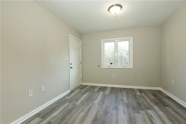 Building Photo - 166 Anderson Ave NW