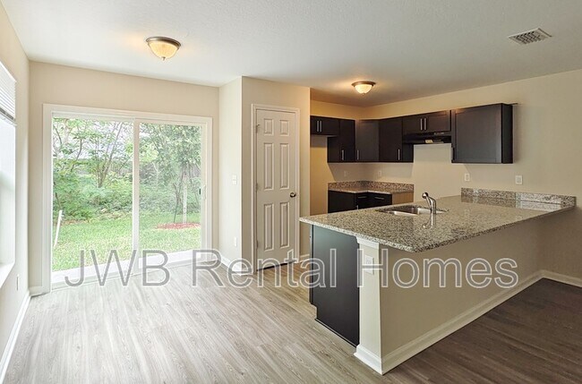 Foto del edificio - 6885 Lake Mist Ln