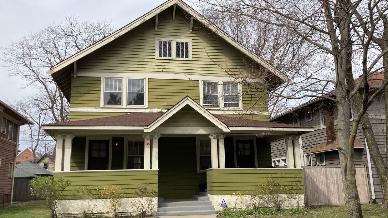 Primary Photo - 328 E 12th St